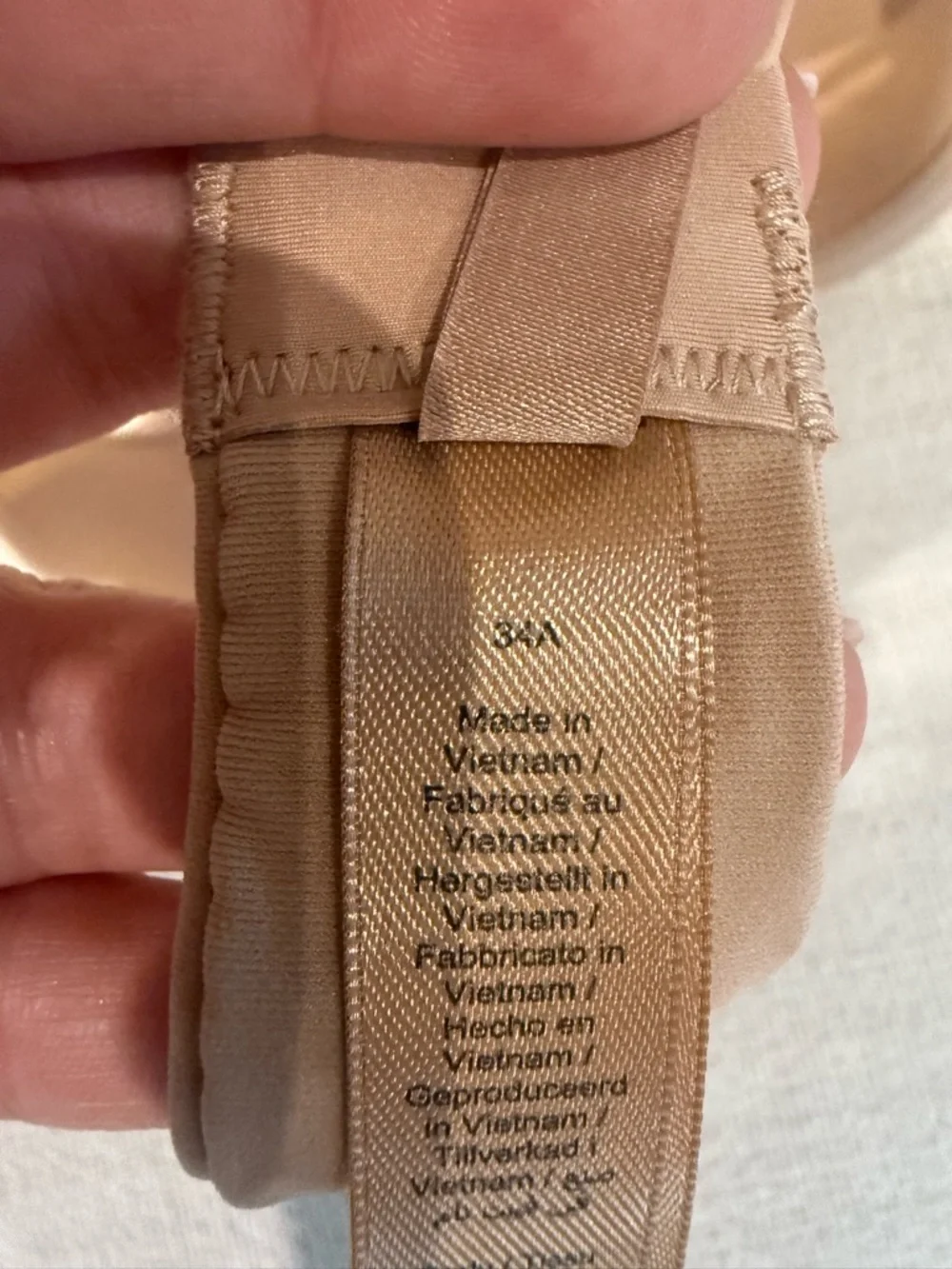 SKIMS Fits Everybody T-Shirt Bra - Picture 3 of 3